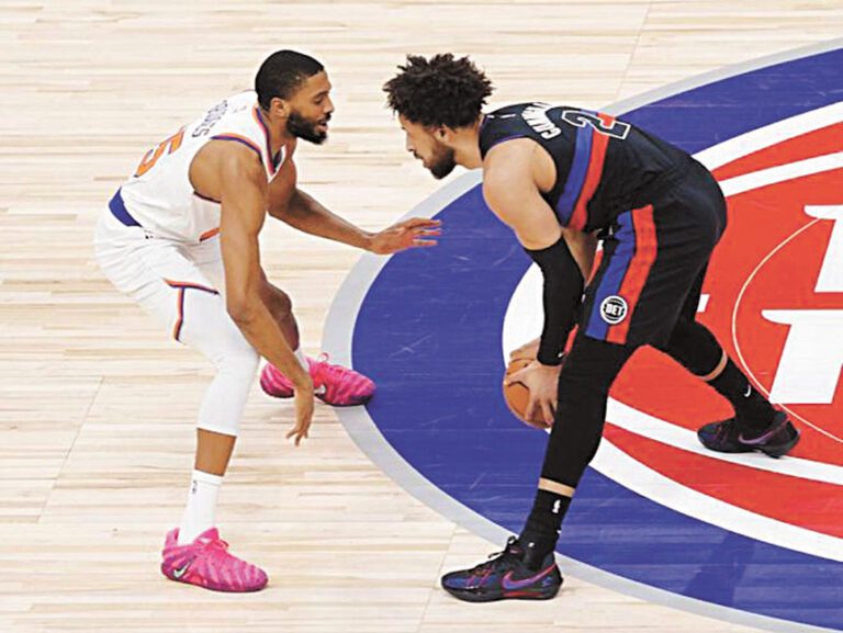 榜首大戰一邊倒，強強對話變38分慘案。網上圖片