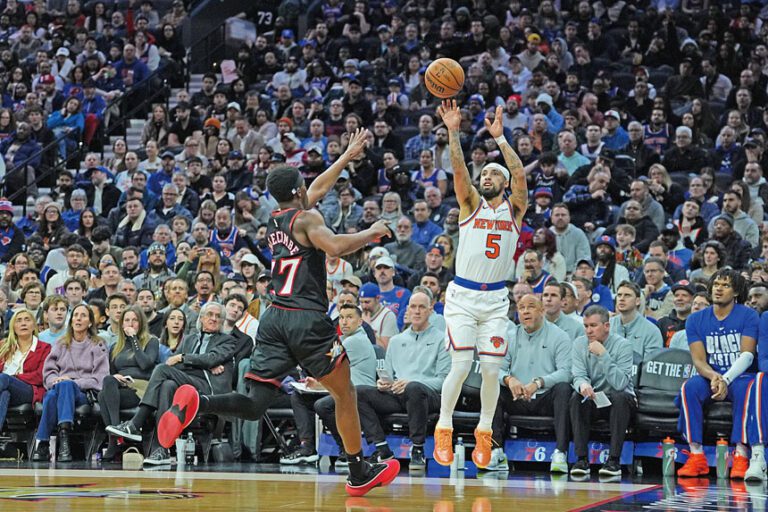 阿爾瓦拉多投射三分球。路透社