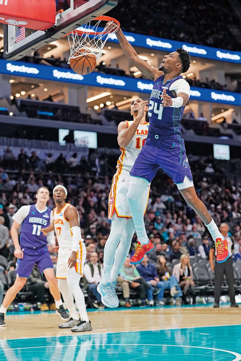 米勒貢獻精彩扣籃。美聯社