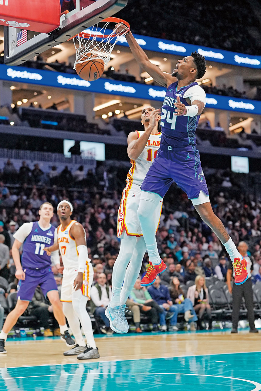 米勒貢獻精彩扣籃。美聯社