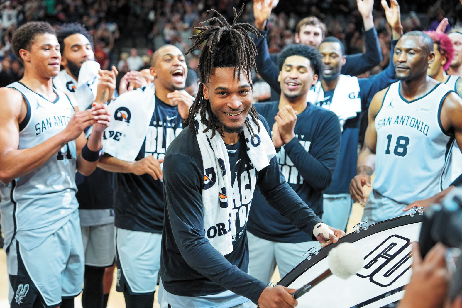 卡斯爾慶祝砍下大三元。路透社