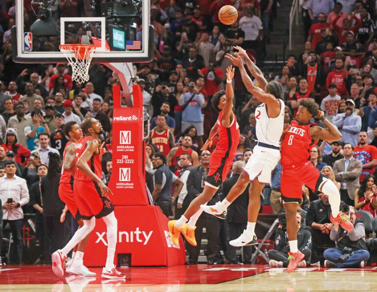 萊昂納德上演準絕殺。美聯社