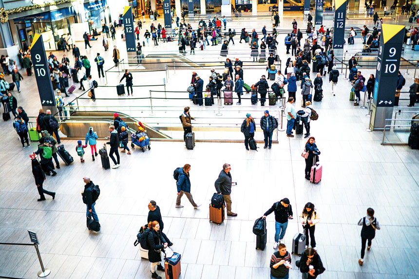 圖為紐約賓州車站。美聯社資料圖片