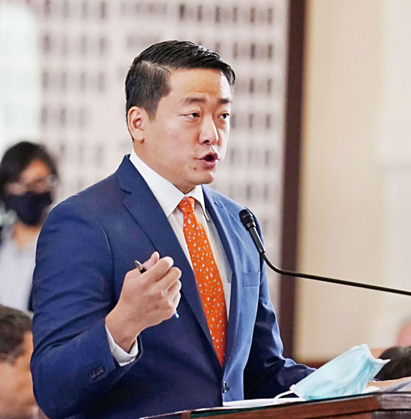 德州華裔民主黨籍州眾議員吳元之的舊播客言論，遭億萬富豪馬斯克公開譴責。美聯社