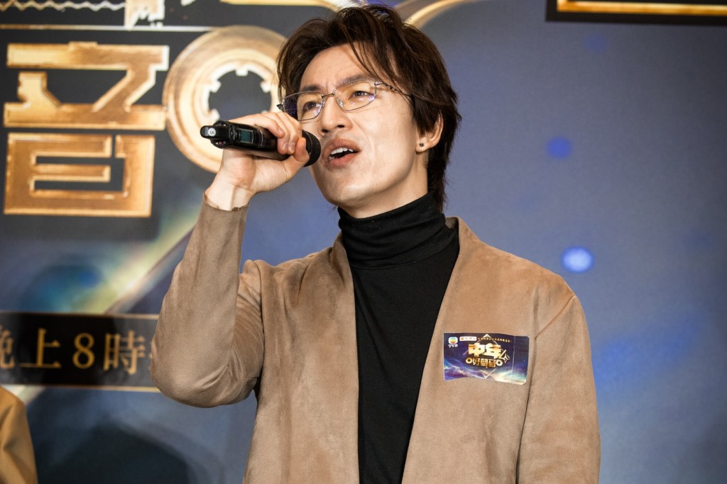 鄭家聲獲得加拿大髮型屋熟客資助,支持他追尋音樂夢想。