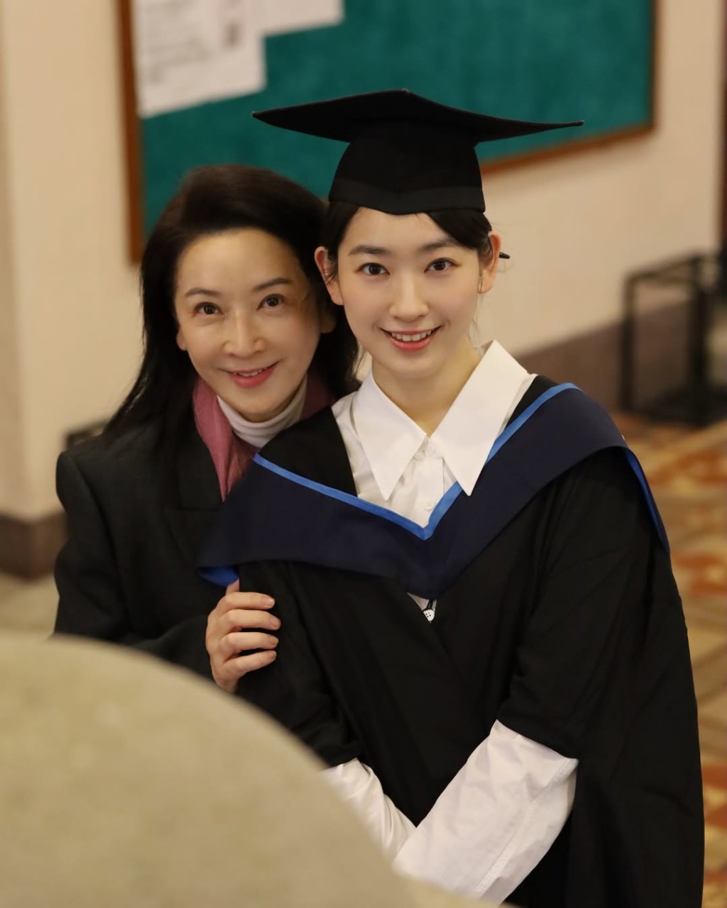 龔慈恩的大女兒林愷鈴取得英國文學及語言學碩士學位。