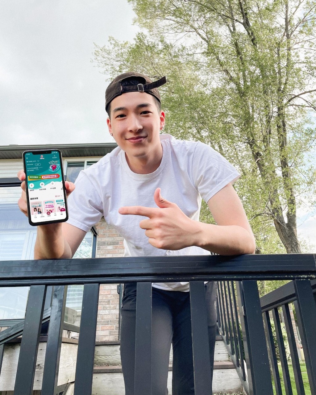 龔慈恩的兒子林卓毅目前於加拿大擔任實習律師。