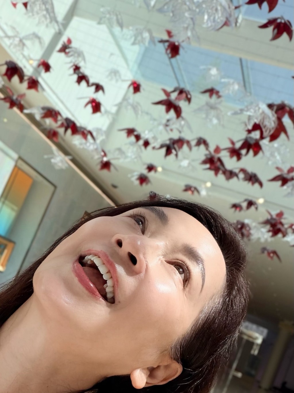 龔慈恩的近鏡自拍,皮膚緊緻,完全看不出真實年齡。