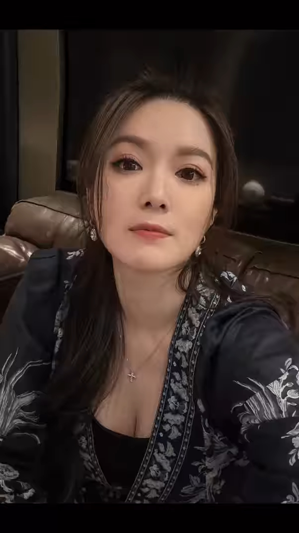 苟芸慧自傳出婚變後,一舉一動備受關注。