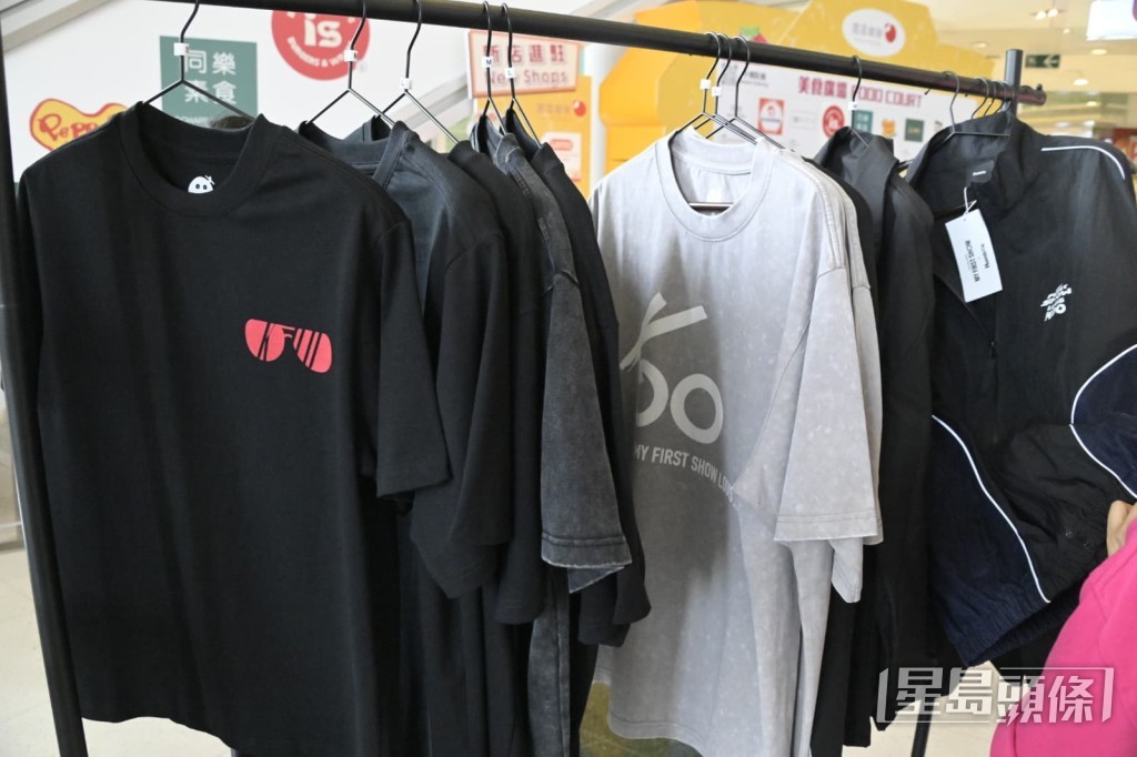 還有T恤及外套等服飾。