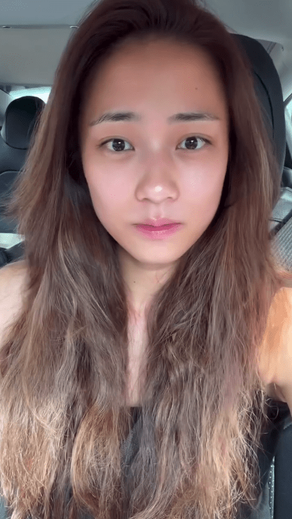 在自然光下,劉穎鏇的五官輪廓清晰可見。