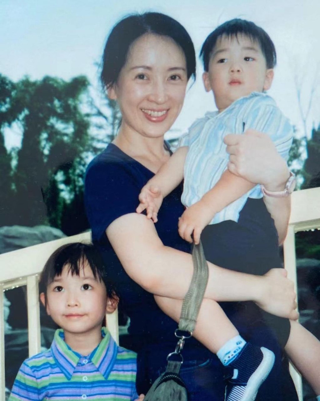 龔慈恩於1999年與林煒結婚後,誕下一女一子。