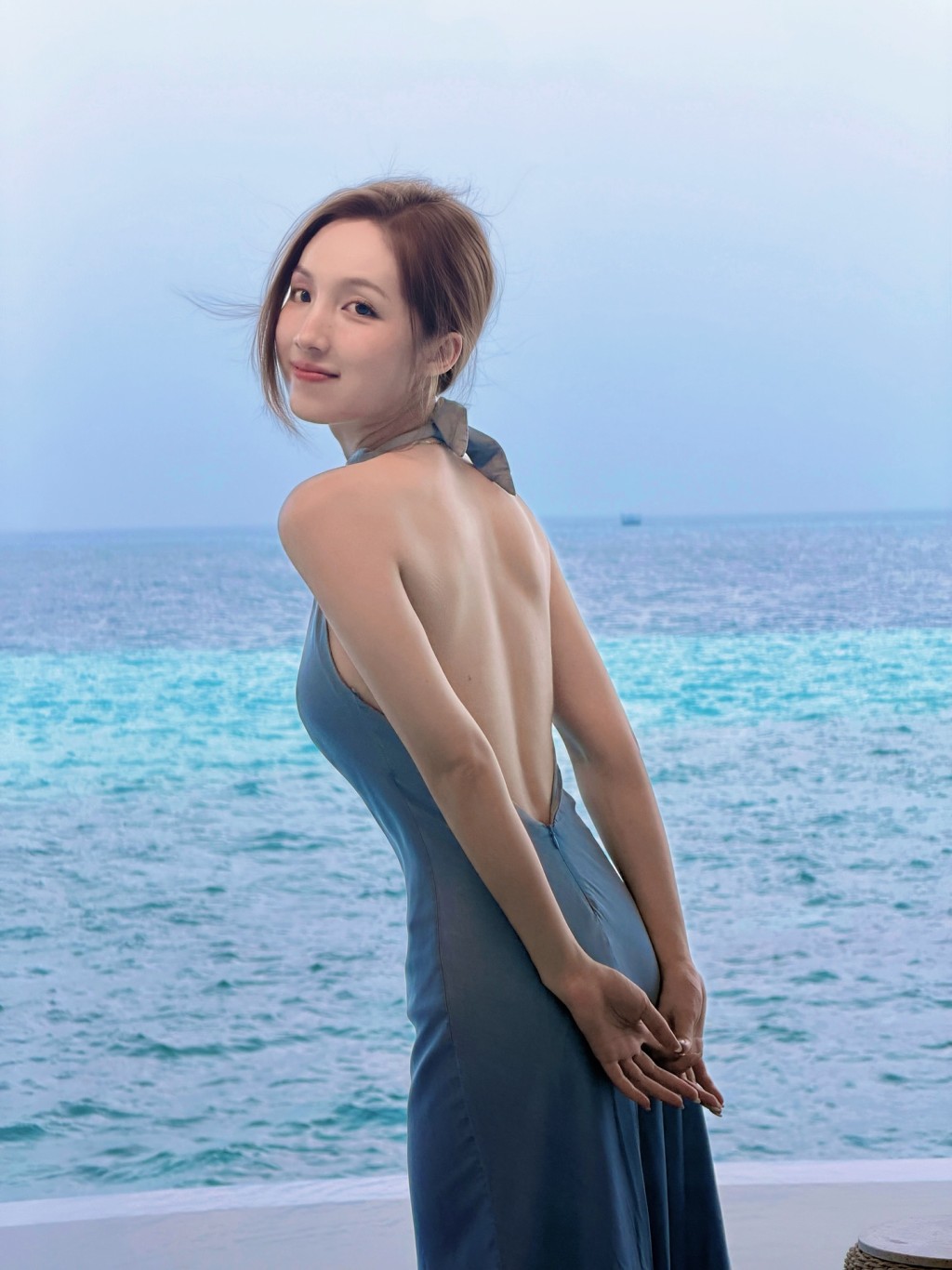 海兒樣貌甜美,身材出眾。
