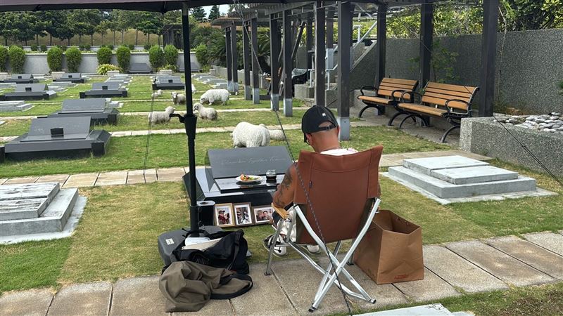 過去一年，具俊曄多次被目擊在墓園陪伴亡妻大S。