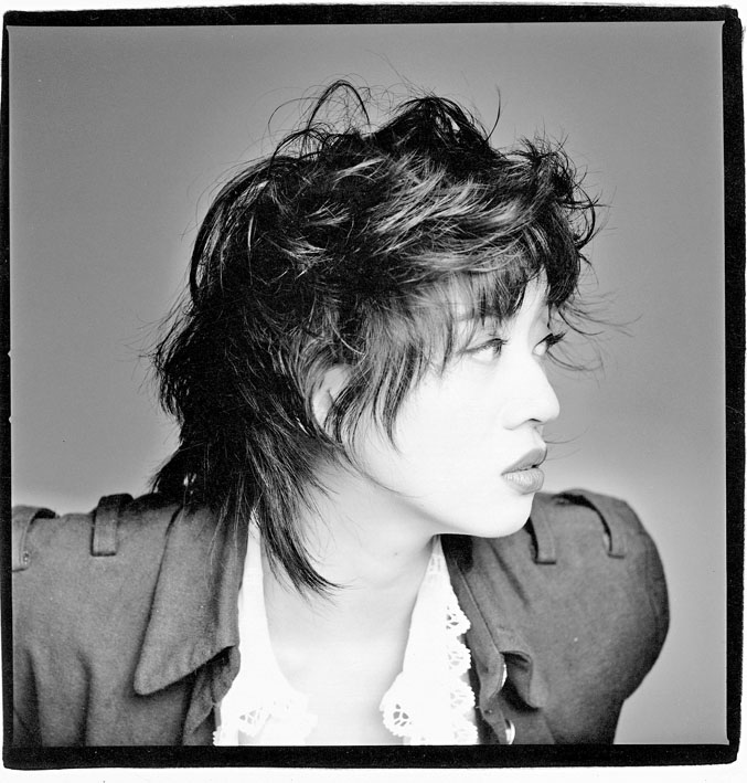 梅艷芳於2003年因子宮頸癌併發肺衰竭逝世,享年40歲。