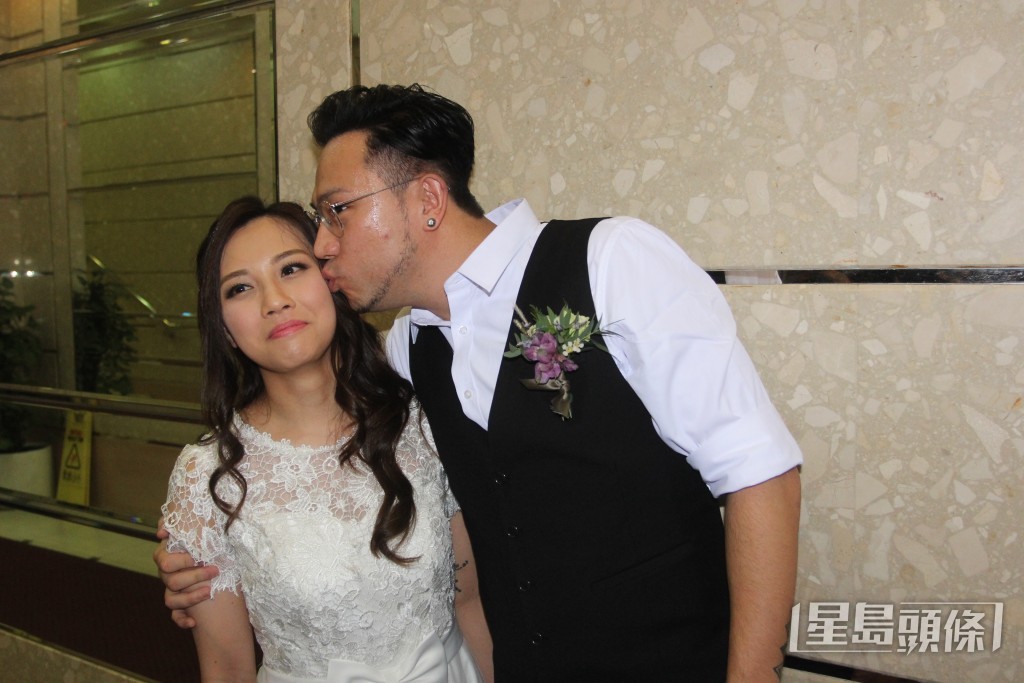 張致恒與粉絲雯雯於2019年9月正式註冊結婚。